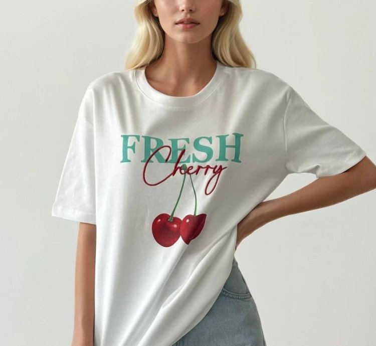 تيشيرت أبيض عصري بطبعة