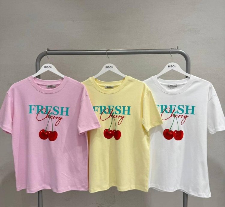 تيشيرت أبيض عصري بطبعة