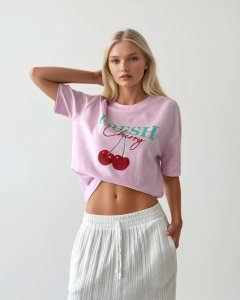 تيشيرت أبيض عصري بطبعة