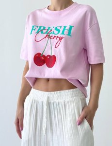 تيشيرت أبيض عصري بطبعة