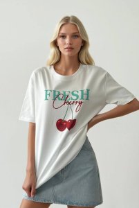 تيشيرت أبيض عصري بطبعة