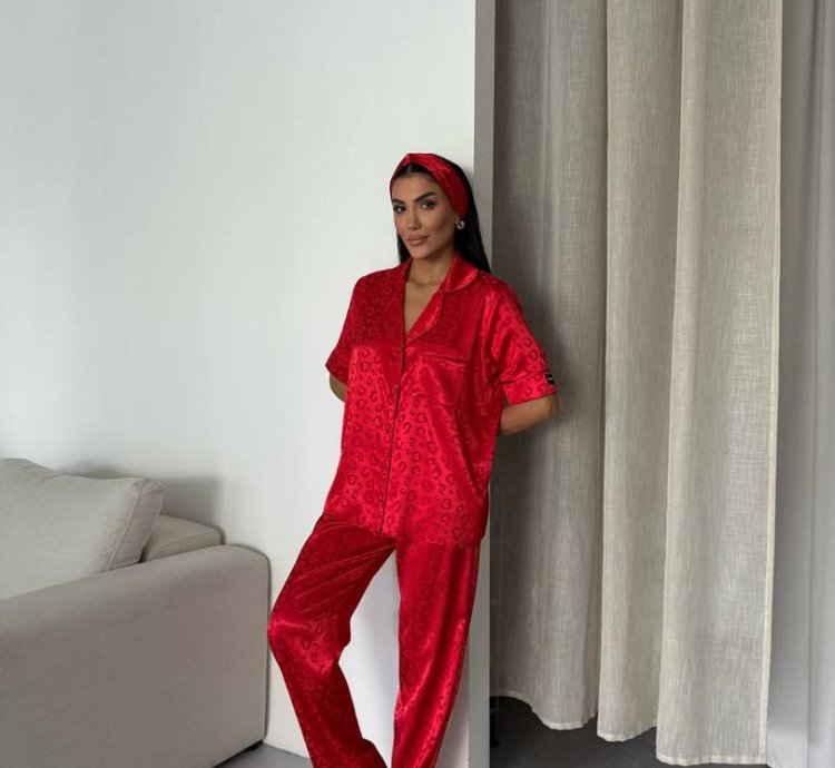 طقم بيجاما ستان وردي أنيق للنساء