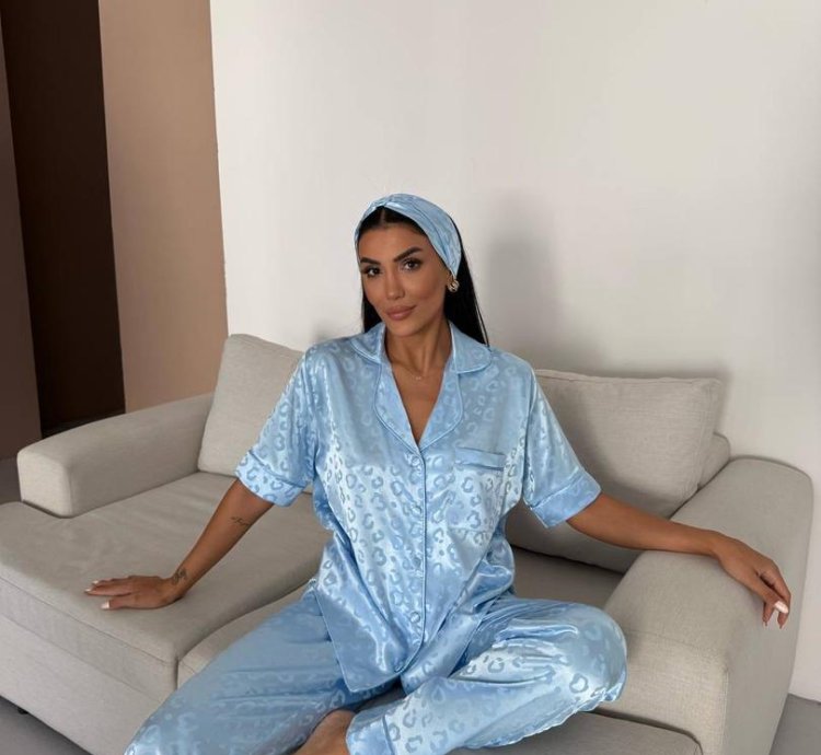 طقم بيجاما ستان وردي أنيق للنساء